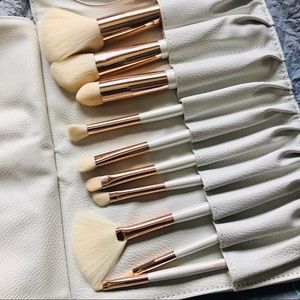 NEW make-up brushes La beaute Soi